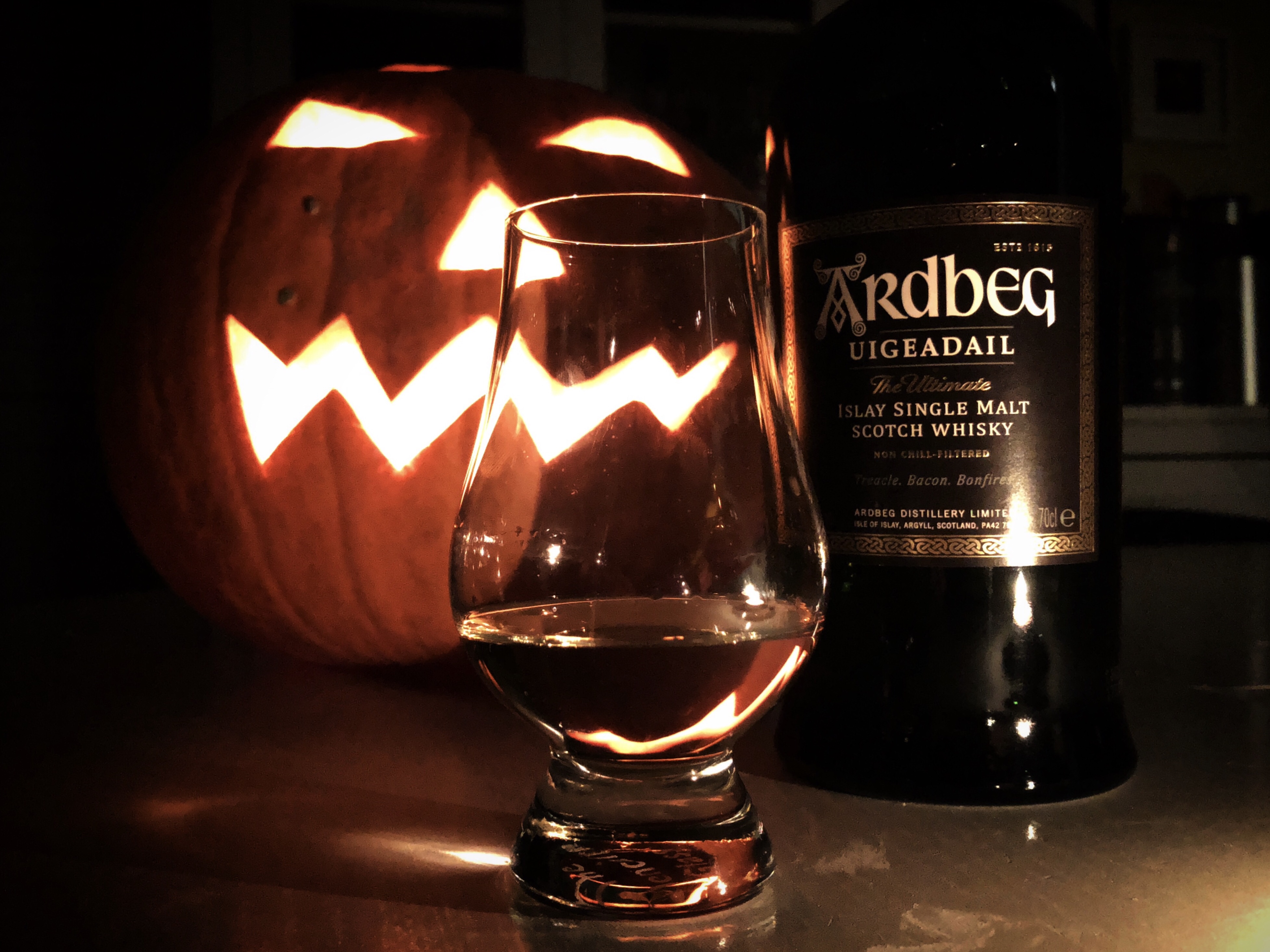 Ardbeg Uigeadail – Halloween Whisky Review 2018